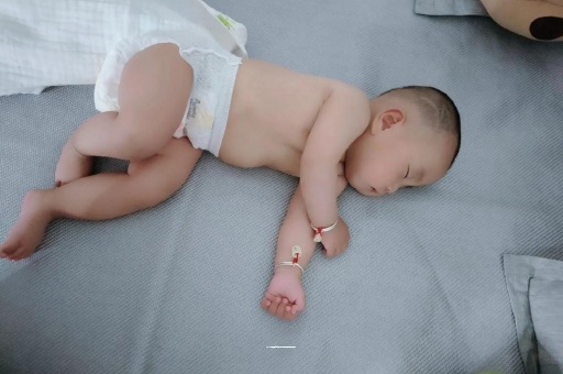 本溪三个月宝宝抬头不稳